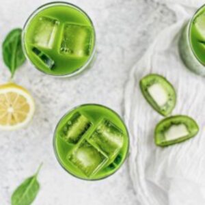 Green Juice with Pea Sprouts and Pea Shoots